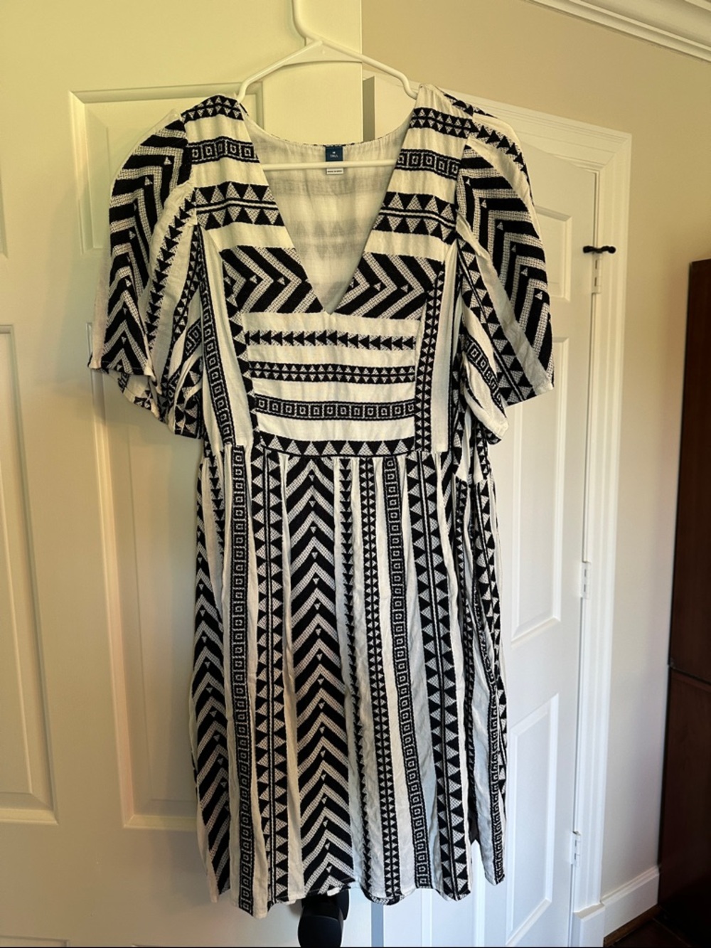 Old Navy Black and White Geometric Midi Dress